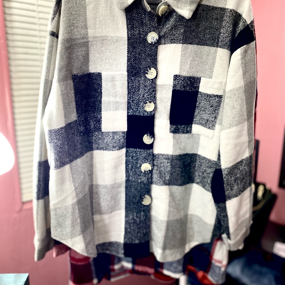 Black and White Utility Jacket with Plaid Pattern and Relaxed Fit